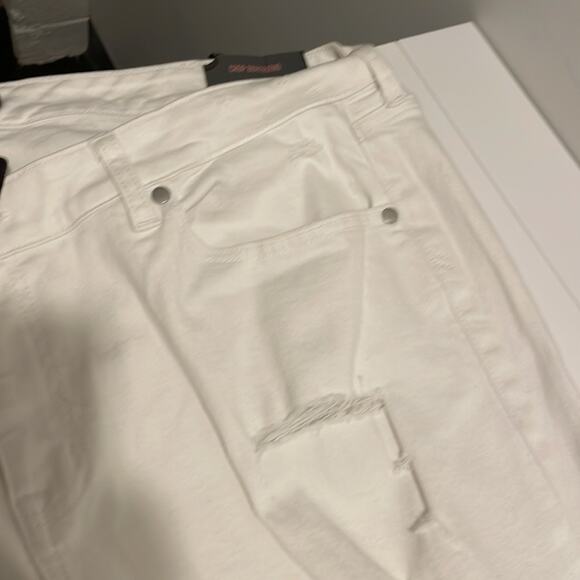 Torrid Brand White Crop Boyfriend Straight Vintage Stretch Mid-Rise Jean NWT 24 - Picture 4 of 4